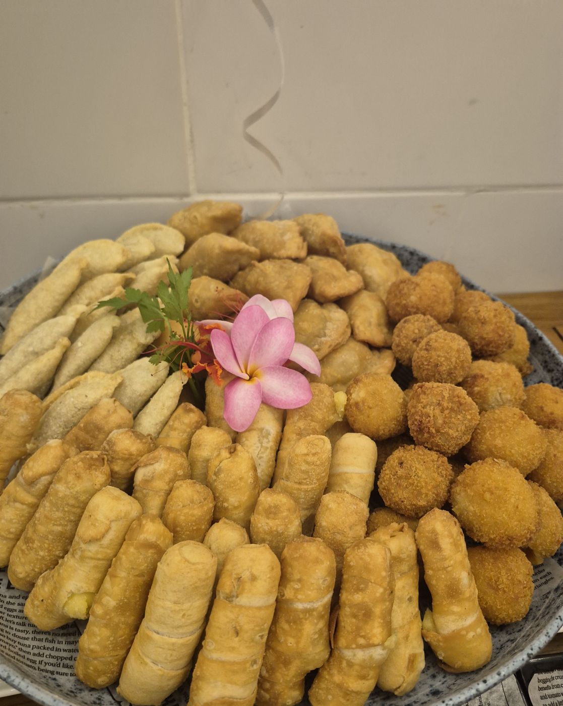 Bandeja de croquetas y tequeños de producción